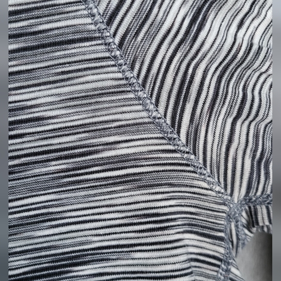 Lululemon Yogi Everyday Longsleeve Size 4 - Picture 5 of 5